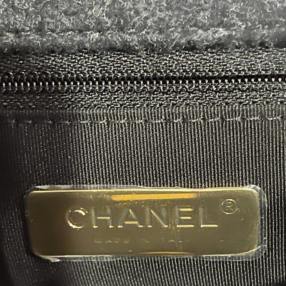 Chanel 19 Handbag Medium New with box - Picture 9 of 10